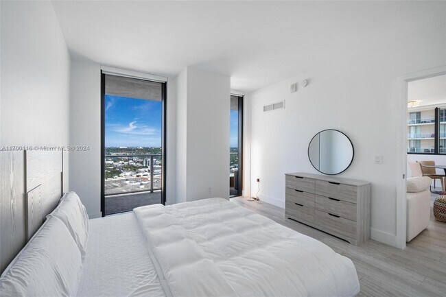 Foto del edificio - 121 NE 34th St