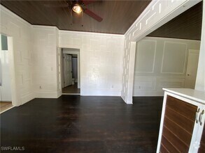 Building Photo - 2225 Stella St