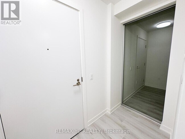 Photo du bâtiment - 120 Broadway Ave