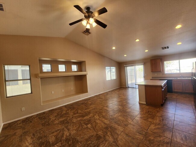 Foto del edificio - 616 W Seneca Ridge Ave