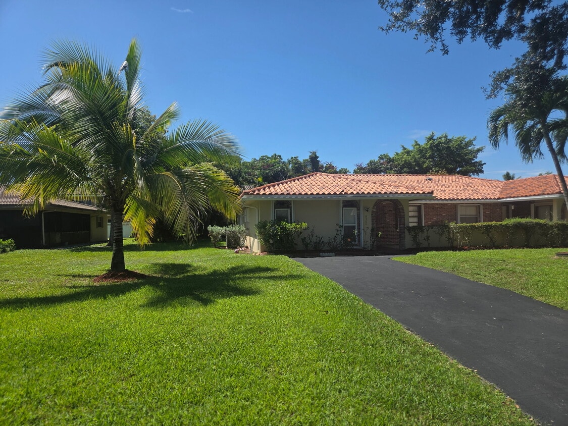 Primary Photo - 8300 NW 35th St