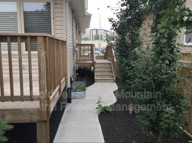 Building Photo - 9648-9106 106 Ave NW