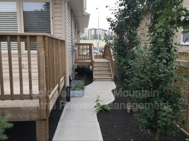 Photo du bâtiment - 9648-9106 106 Ave NW