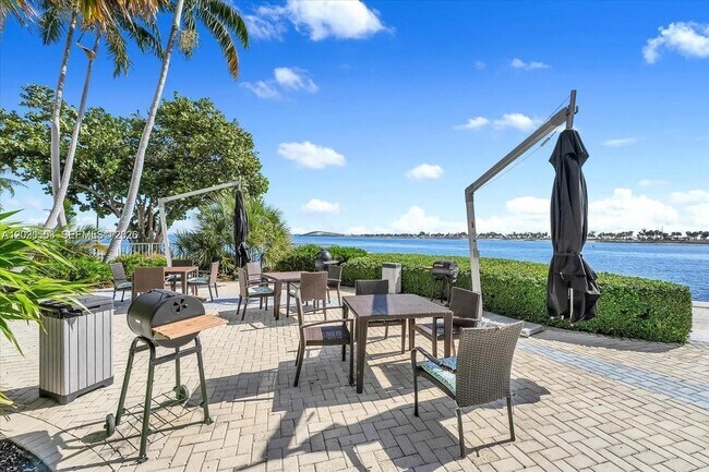 Foto del edificio - 2451 Brickell Ave