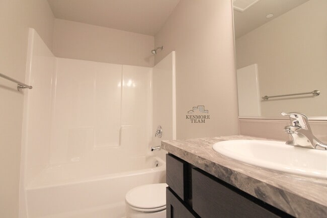Building Photo - 3 Bedroom, 2 Bath Townhome in Kennewick