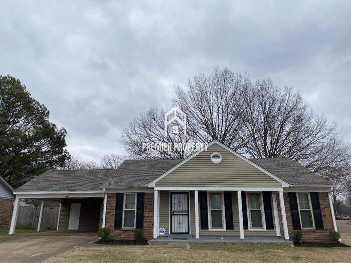 Primary Photo - 3435 Shadow Oaks - Available Now!