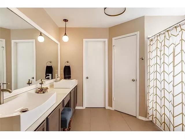 Building Photo - 9000 Jesse James Dr