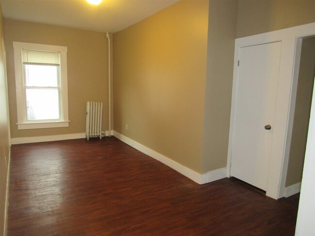 Building Photo - 484 Notre Dame Ave