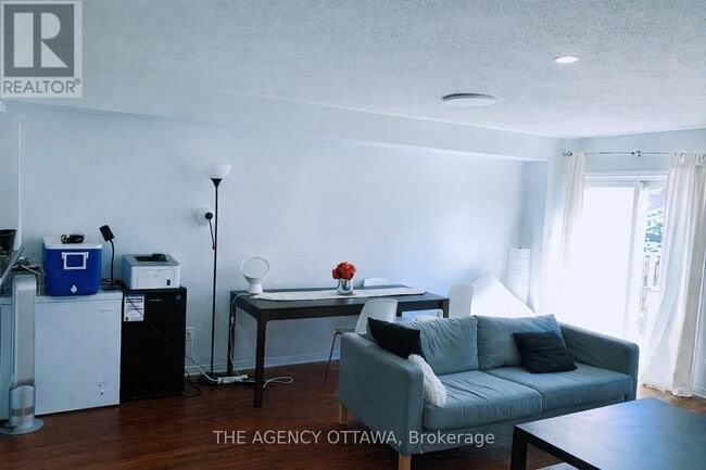 Building Photo - 222 Freedom Private