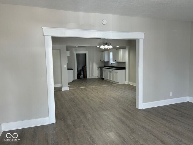 Foto del edificio - 425 E 8th St