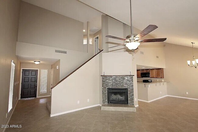 Building Photo - 707 N Country Club Way