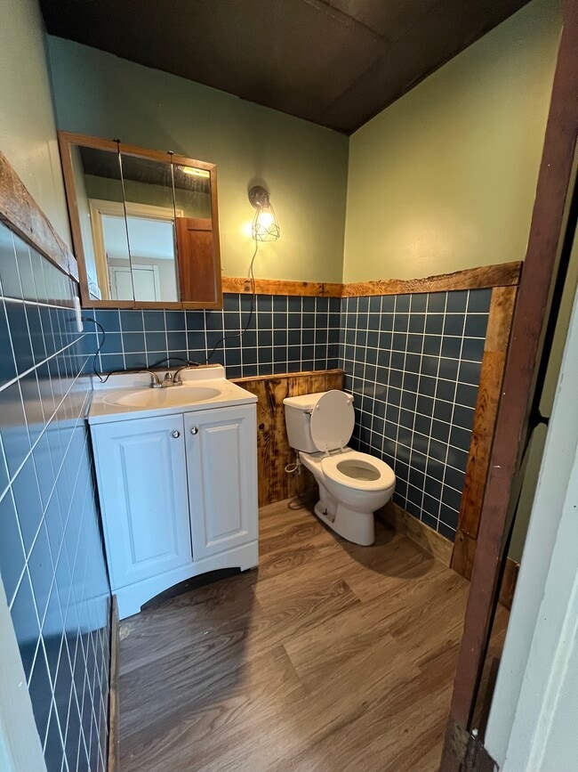 Building Photo - 111 US-52