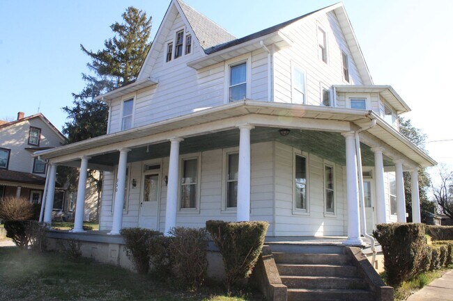 Foto del edificio - Spacious 5 BR Victorian