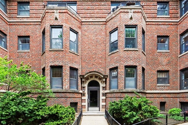 Building Photo - 918 W Schubert Ave