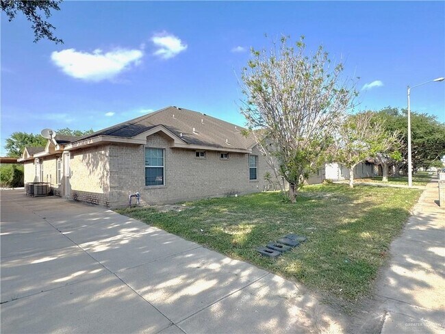 Foto del edificio - 1409 W Prosperity Dr