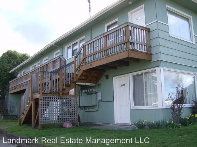 Building Photo - 1301-1307 Lakeway Dr