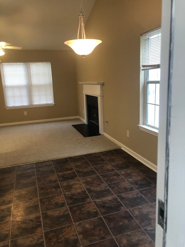 Building Photo - The Perfect Location in Acworth