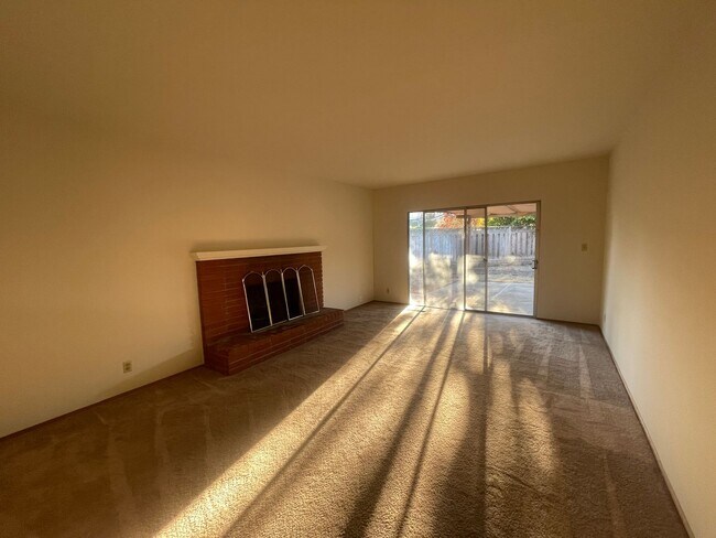 Foto del edificio - Spacious Home Available in Almaden Valley - 3bd/2ba! Coming Soon!