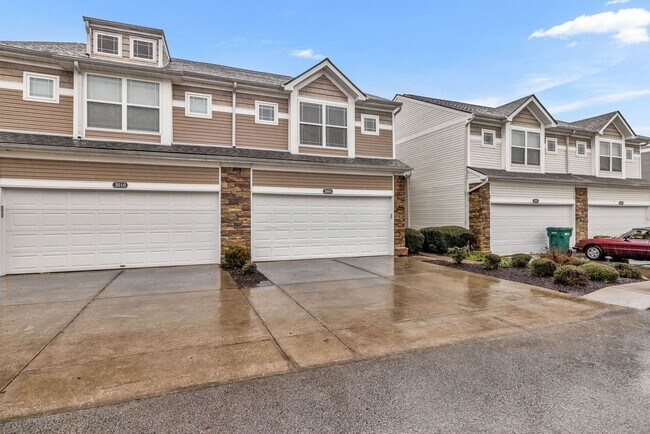 Foto del edificio - Move-in Ready Townhome in heart of Spring Hill
