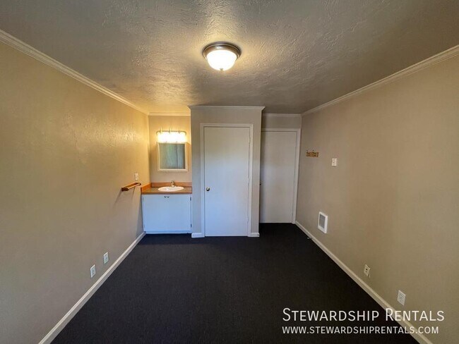 Photo - 1827 Harris St Apartment