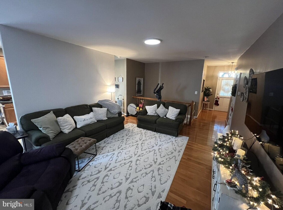 Primary Photo - 35250 Balmoral Dr