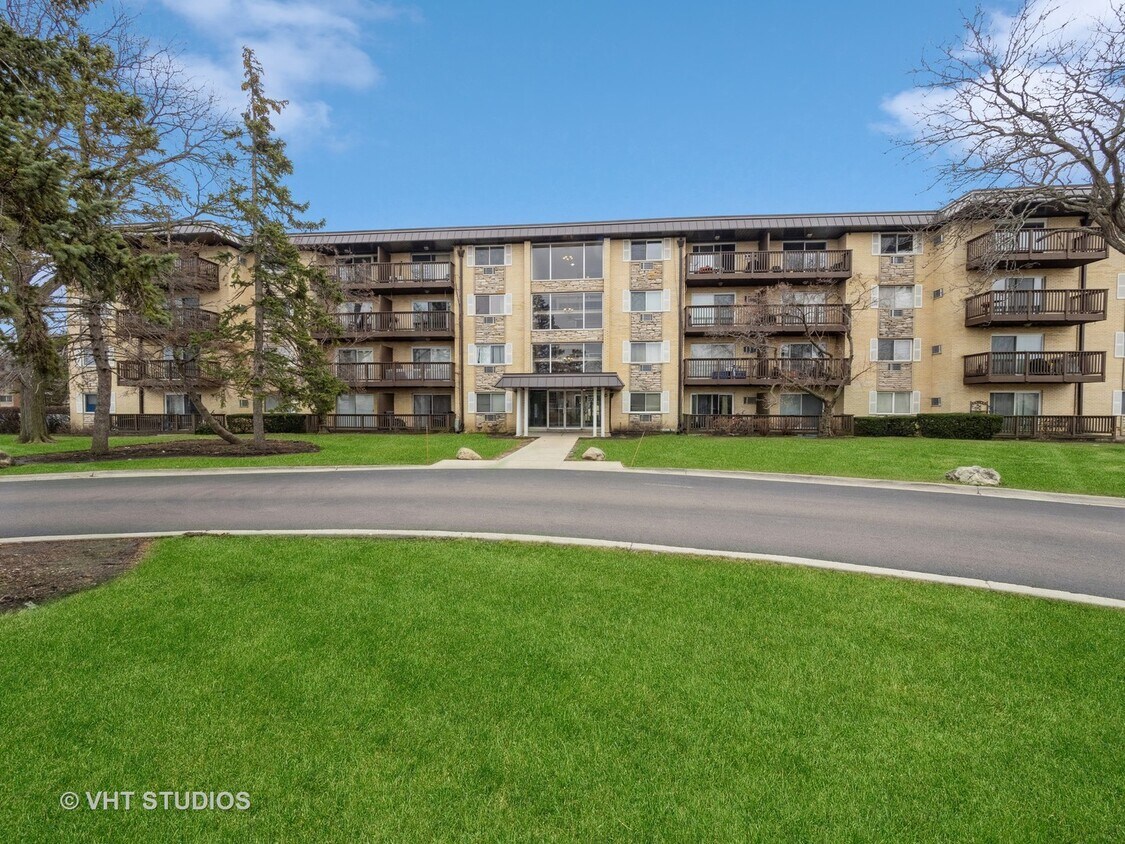 Foto principal - 2214 S Goebbert Rd