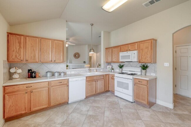 Foto del edificio - 1303 Ridgewood Dr