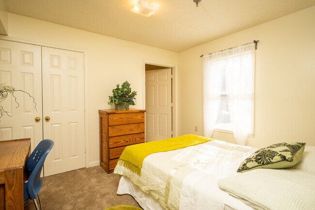 Bedroom 1 - 1221 Mountain View Dr