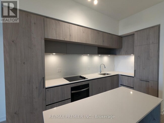 Building Photo - 9 Steckley House Ln