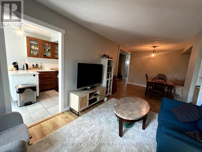 Building Photo - 1330-1330 Trowbridge Dr