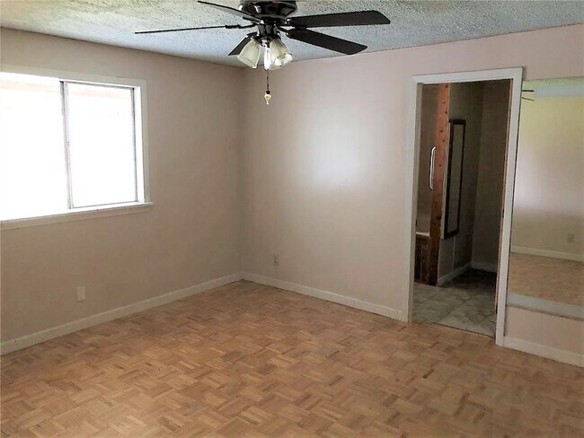 Building Photo - 1078 County Rd 499