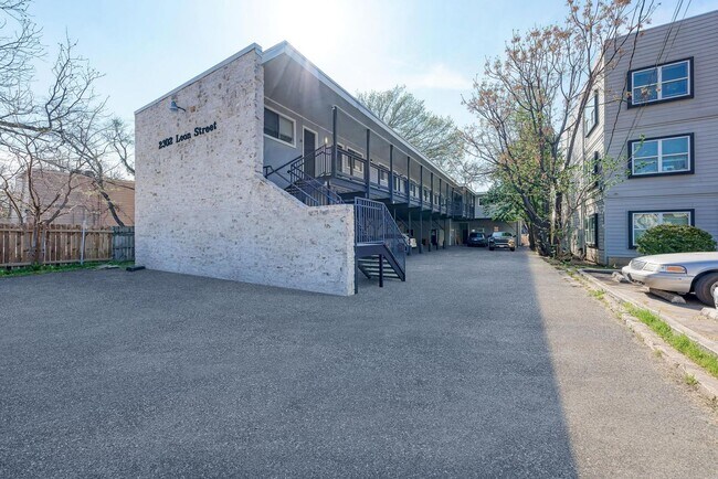 Foto del edificio - For Lease – Fully Furnished Studio Near UT