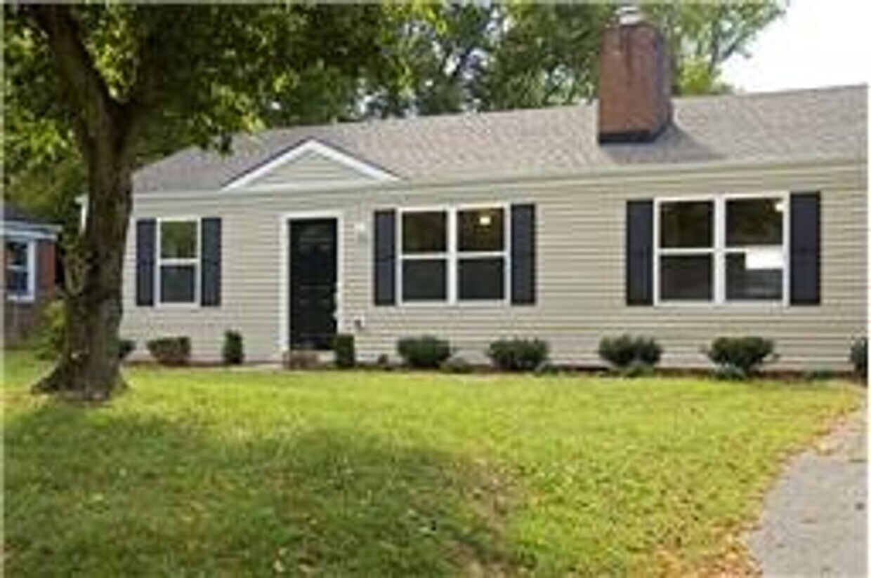 Primary Photo - Nice 3BE/1BA looking cottage in convenient...