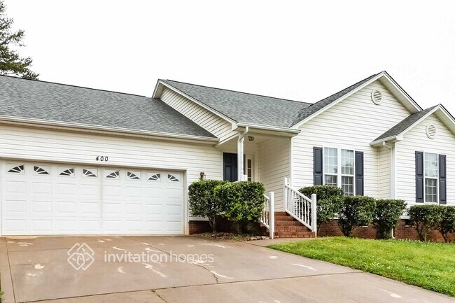 Building Photo - 400 Bennington Dr