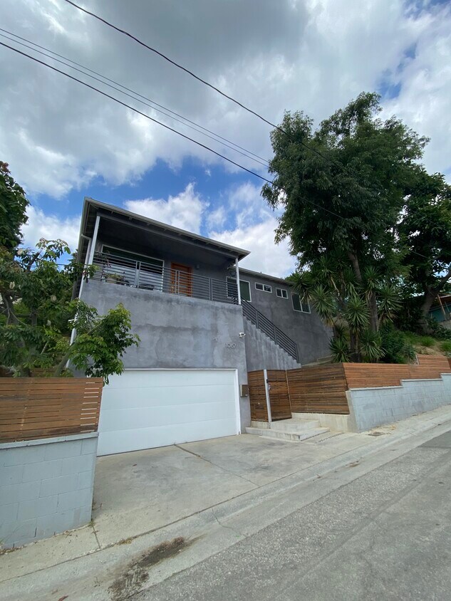 Primary Photo - 1067 N Bonnie Beach Pl