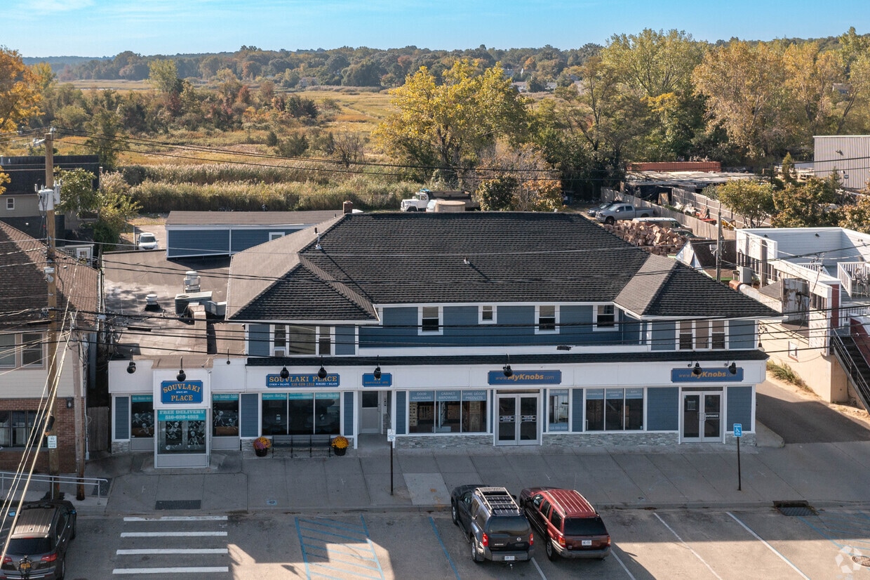 14 Bayville Ave, Bayville, NY 11709 Apartments in Bayville, NY