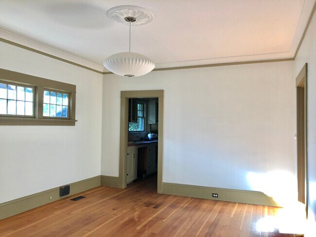 Building Photo - 1845 N Watts St