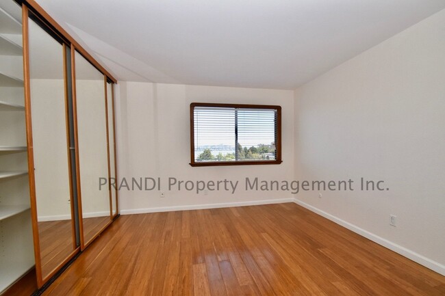 Foto del edificio - Sausalito Condo with Water Views & Private...