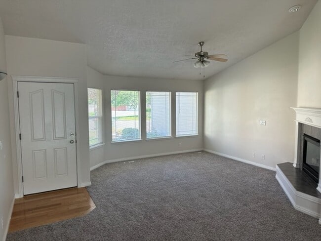Foto del edificio - 943 Mount Hood Pl N