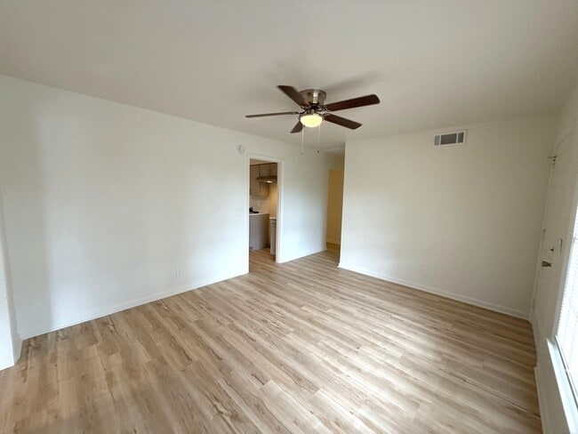 Building Photo - 5805 Blueridge Dr