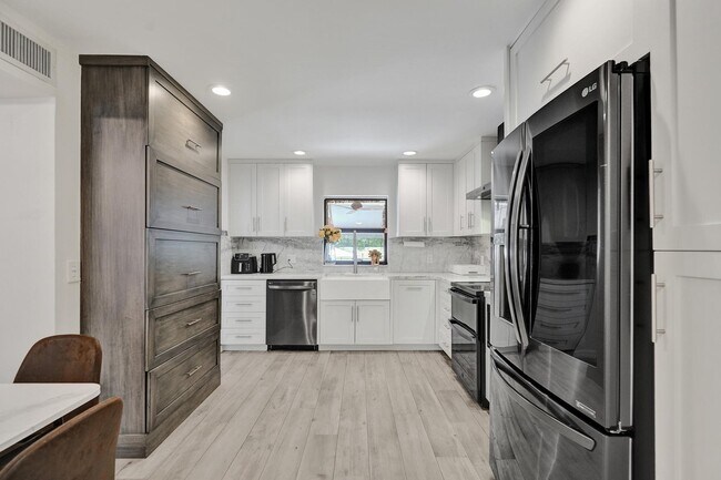 Foto del edificio - Southeast 1st Street, Fort Lauderdale, FL 33301 - 3 BR 2 BA single-family home