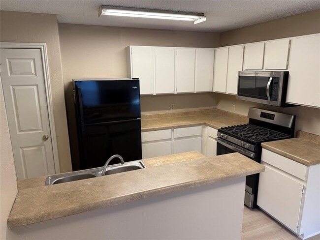 Building Photo - 1805 Golden Pheasant Dr