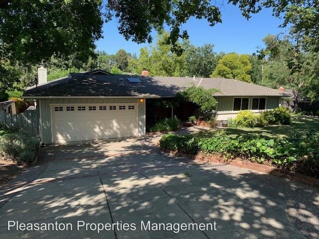 Foto principal - 3 br, 2 bath House - 450 Neal Street