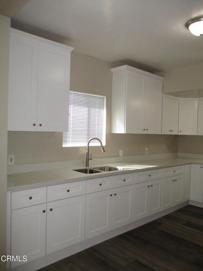 Building Photo - 3003 Sierra St