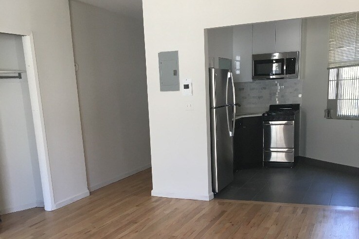 Foto principal - 136 E 96th St