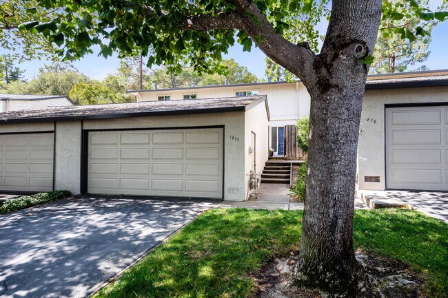 Building Photo - 1877 Holland Dr