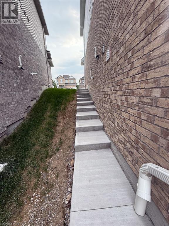 Building Photo - 26 Ford St