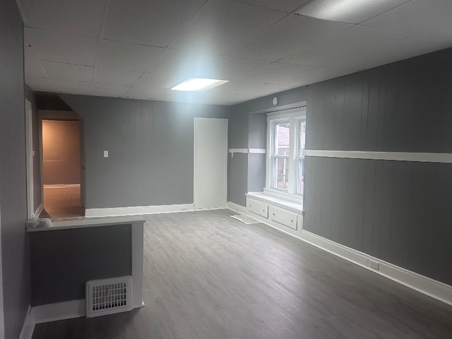 Building Photo - 3441 W 56th St