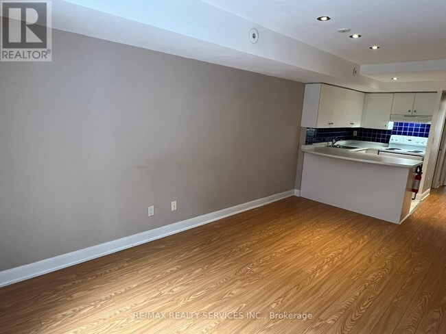 Building Photo - 415 Jarvis St