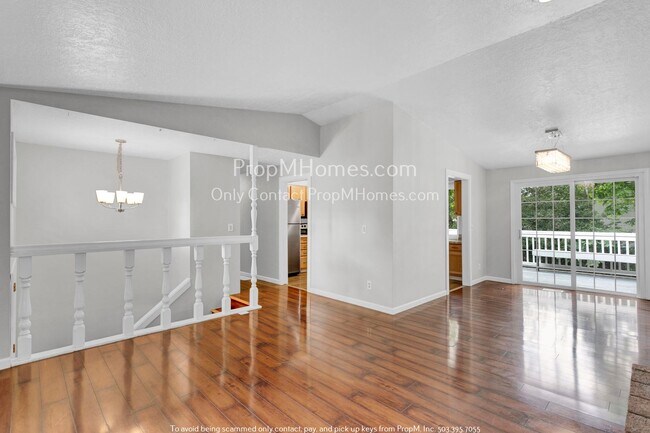 Foto del edificio - Secluded Nature Retreat: 3 Beds, 2 Baths with Bonus Space!